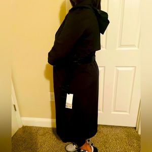 LuLuLemon Size 6 women’s black trench coat